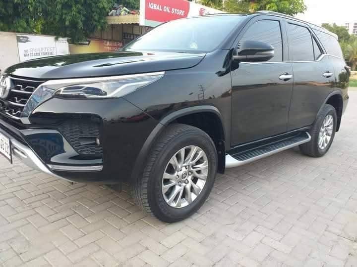 
								Toyota Fortuner full									